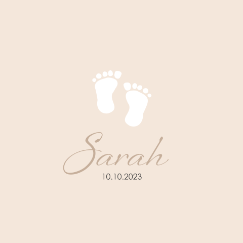 Hübsche Geburtskarte mit kleinen Fußabdrücken